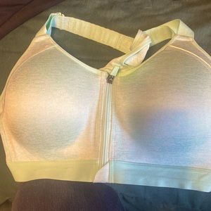 MTA Sport sports bra with front zipper